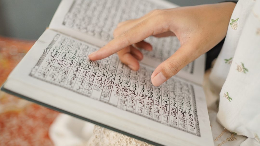 Children learning Quran in online class